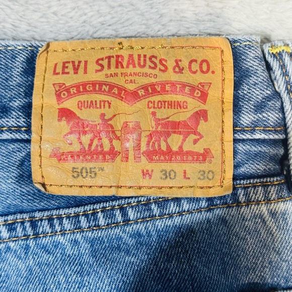Levis 505 Jeans Mens 30x30 Blue Medium Wash Straight Leg Mid Rise Denim - Picture 3 of 9